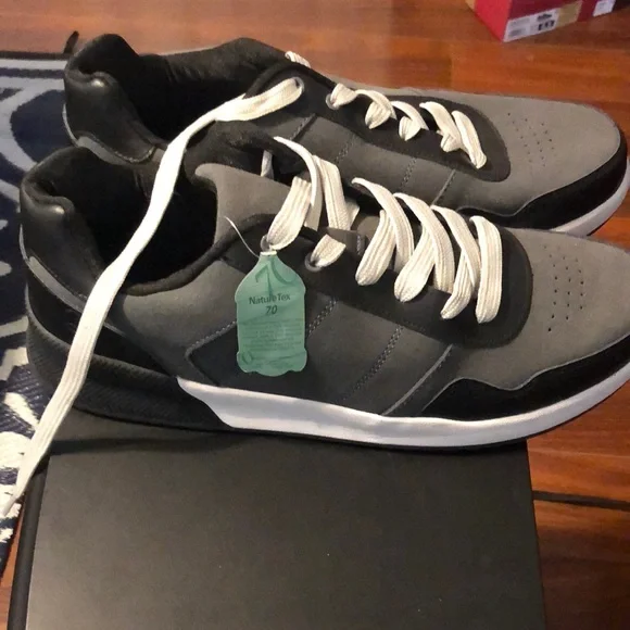 Men's Gray Sneakers - Picture 3 of 5